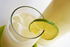 Como fazer uma limonada perfeita: dicas e truques para uma bebida refrescante e saborosa