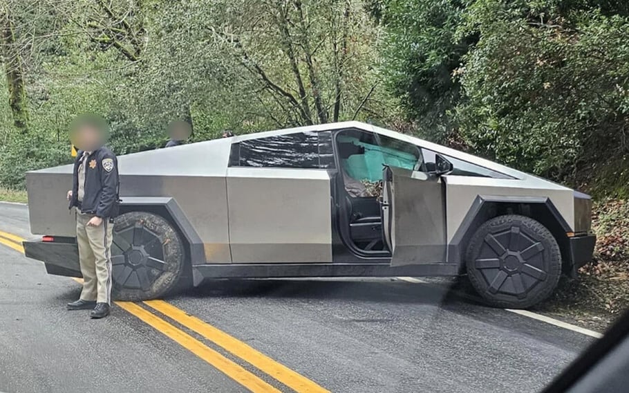 Tesla Cybertruck primeiro acidente