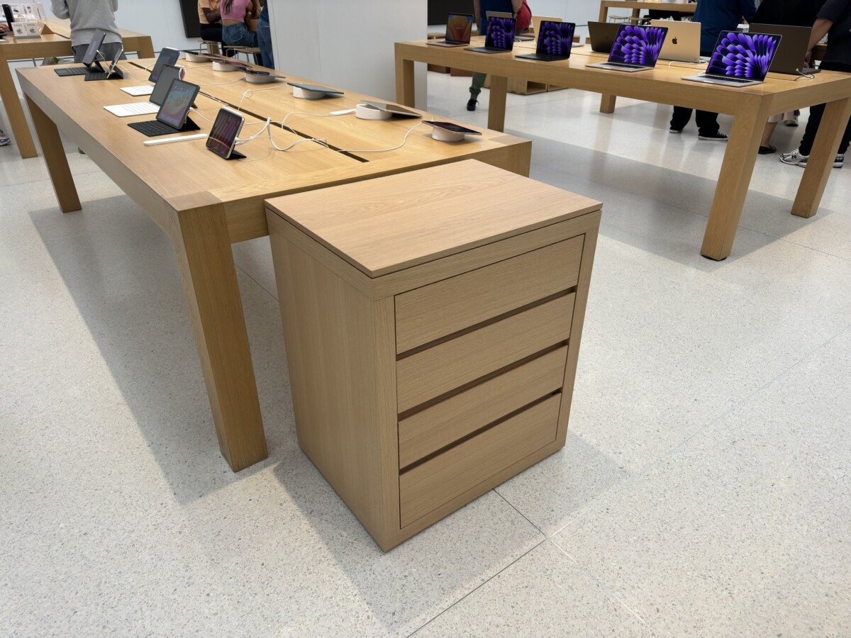 Gabinete para exibição do Vision Pro nas lojas da Apple