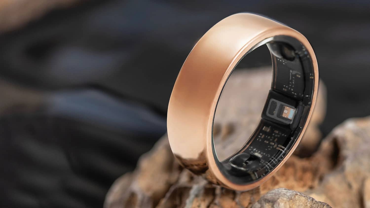 Alternativas ao Samsung Galaxy Ring: Anel da Bonatra em bronze mostrando seus sensores