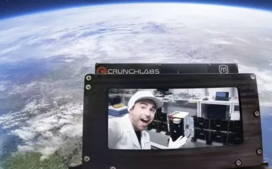 Ex-engenheiro da NASA lança satélite que permite tirar selfie com a Terra